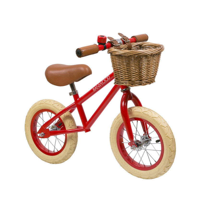 Schönes, stabiles Kinderlaufrad in rot von Banwood Bikes.